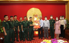 Phó chủ tịch UBND TP.HCM Võ Văn Hoan đi thăm, chúc Tết bộ đội và y bác sĩ