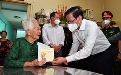 Chủ tịch UBND TP.HCM Phan Văn Mãi thăm, chúc Tết các đơn vị, hộ nghèo