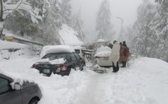 Thảm kịch từ mong ước 'ngắm tuyết rơi', 21 người chết cóng trên đường