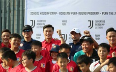 Thủ môn Bùi Tiến Dũng giúp các em nhỏ trải nghiệm phong cách bóng đá Juventus