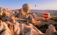 Bay khinh khí cầu trên những kỳ quan ở Cappadocia