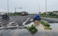 Quốc lộ 1 qua Phú Yên hư hỏng nặng: Sao đến mùa mưa mới sửa chữa?
