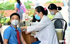 Vụ tìm 579 nhân viên y tế không cho con tiêm vắc xin: Thay vì trách, nên thông cảm