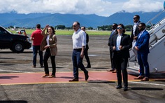 Phó tổng thống Mỹ Kamala Harris đi thăm đảo Philippines ở Biển Đông