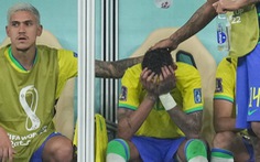 Neymar bật khóc vì chấn thương, HLV Tite vẫn lạc quan