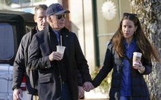 Tổng thống Biden dạo phố, mua sắm cùng gia đình dịp lễ Tạ ơn