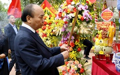 Chủ tịch nước dâng hương tưởng niệm nữ sĩ Hồ Xuân Hương