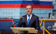 Ông Medvedev: châu Âu sẽ đóng băng vì dám đối đầu 'gấu Nga' và 'tướng quân mùa Đông'