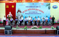 Đỡ đầu 9 học sinh, trao 1.000 phần quà cho ngư dân nghèo Kiên Giang