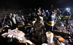'Sóng bùn' cao 3 mét ở thủ đô Ecuador, 24 người thiệt mạng