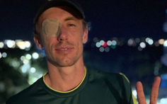 Tay vợt John Millman bỏ cuộc vì tự gây chấn thương mắt hy hữu