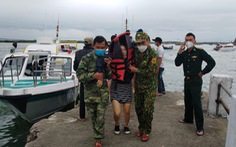 Nóng: Chìm ca nô chở 39 người ở biển Cửa Đại, 13 người tử vong, 4 người mất tích