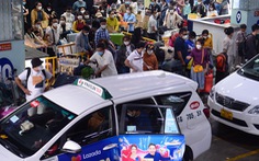 Yêu cầu dứt điểm nạn 'cò mồi', 'xe dù' ở sân bay Tân Sơn Nhất, hãng xe phải đủ xe