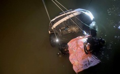 Ôtô 4 chỗ lao xuống sông trong đêm, tìm thấy thi thể tài xế ở độ sâu 6m