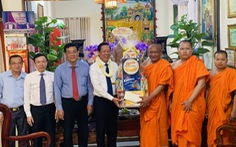 Ông Phan Văn Mãi chúc mừng Đại lễ Phật đản các cơ sở Phật giáo tại TP.HCM