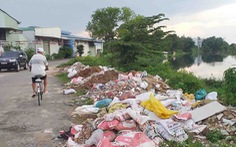 Xà bần, phế thải tràn ngập bờ kênh Tham Lương