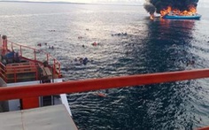 Tàu chở hơn 100 người ở Philippines bốc cháy, ít nhất 7 người chết