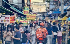 Chợ ở Sài Gòn đã ‘vui trở lại’, sáng đèn buôn bán đến khuya