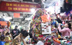Giá thuê sạp chợ Đại Quang Minh: Tiểu thương nói cao, 'chủ chợ' bảo thấp