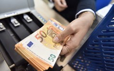 Ngân hàng niêm yết giá mua EUR thấp hơn USD