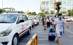 Trần ai đón xe ở Tân Sơn Nhất: Sao cho xuể 4.000 khách/giờ?