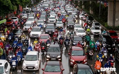 Hà Nội làm dải phân cách cứng trên đường Nguyễn Trãi, tách riêng làn ôtô và xe máy
