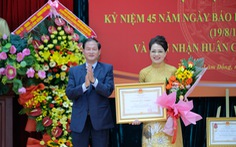 Báo Lâm Đồng đón nhận Huân chương Lao động hạng nhì