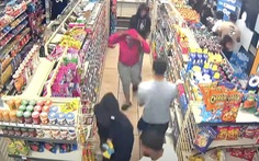 Video đám đông xông vào cướp bóc cửa hàng tiện lợi ở Mỹ
