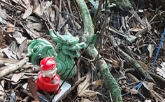 Tượng Thần tài và Tỳ Hưu gần 2 bộ xương khô trong rừng Gia Lai