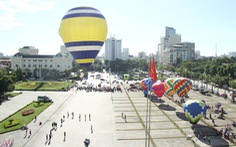 Lần đầu tiên khinh khí cầu bay trên bầu trời TP Thanh Hóa