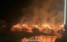 Tin thế giới 8-8: Cháy cầu gỗ 900 năm tuổi ở Trung Quốc; Đài Loan tập trận pháo binh
