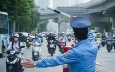 Chủ tịch Hà Nội cấm người đứng đầu đơn vị 'xin xỏ' việc xử lý vi phạm giao thông