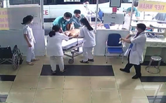 15 giây cứu người đàn ông hóc bánh trung thu ngay cổng khoa cấp cứu