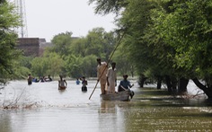 Mấy tháng mưa lũ gây thiệt hại đến 30 tỉ USD cho Pakistan