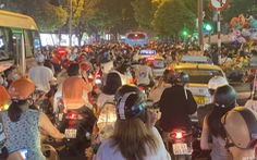 Đêm Trung thu, giá gửi xe máy ở trung tâm Hà Nội bị 'hét' lên 50.000 đồng/lượt
