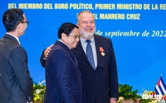 Thủ tướng Cuba nhận Huân chương Hồ Chí Minh