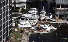 Bang Florida ngổn ngang sau bão Ian