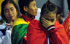 Lại khóc vì bị xử ép