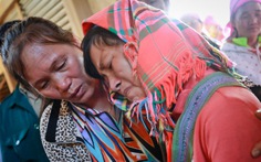 Học sinh chết vùi dưới cát: Cha mẹ khóc ngất tiễn con