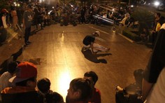 Nhảy và xem hip-hop ngay ngã sáu trung tâm thành phố