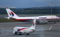 Hành khách Malaysia Airlines "hú vía" vì máy bay lại suýt va chạm