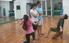 Diễn nhạc kịch ở đình làng