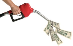 Hai tác động khi xăng dầu giảm giá