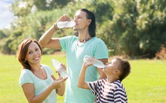 ​Uống nước khoáng thiên nhiên - thói quen tốt mỗi ngày