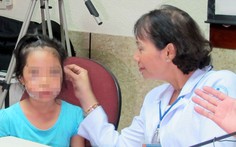 Chó cắn, bé gái 8 tuổi phải khâu mặt hàng trăm mũi