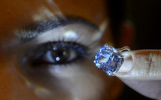 Kim cương “mặt trăng xanh” giá 48,5 triệu USD