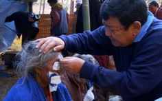 Bác sĩ giúp 100.000 người mù sáng mắt