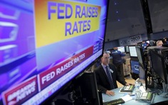 Fed tăng lãi suất 0,25%,  chứng khoán Mỹ tăng, dầu giảm giá