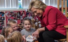 Bà Clinton dùng “lá bài” trẻ em để đánh bại Trump