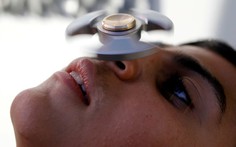 Lý giải bất ngờ về cơn sốt con quay Fidget spinner